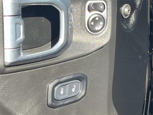 Used 2022 Jeep Wrangler Willys image 17