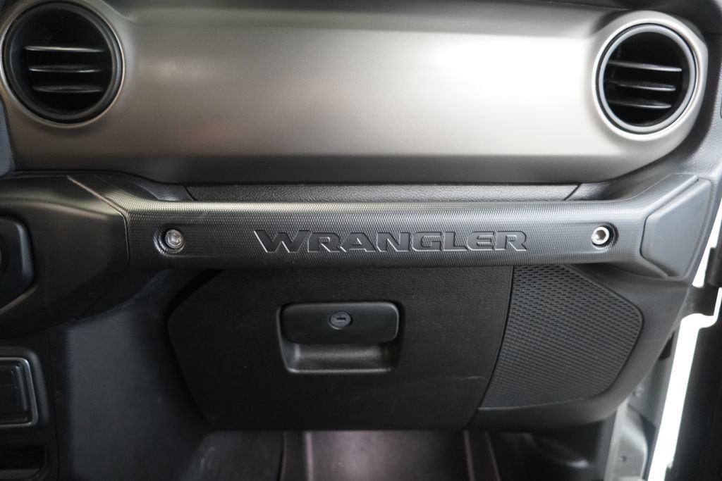 Used 2018 Jeep Wrangler Unlimited Sport AWD/4WD image 36