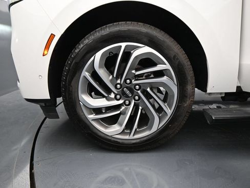 Used 2025 Lincoln Navigator Reserve AWD/4WD image 28