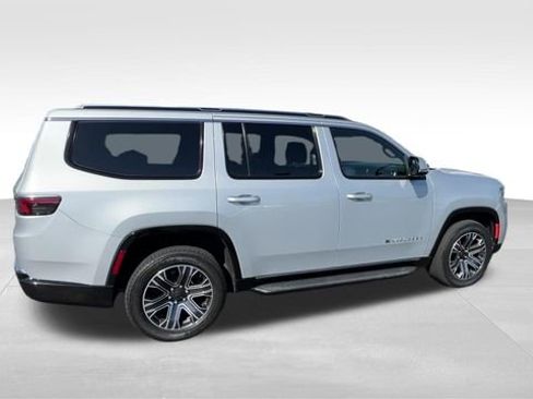 Used 2022 Jeep Wagoneer Series III w/ Flexible Seating Group AWD/4WD image 8