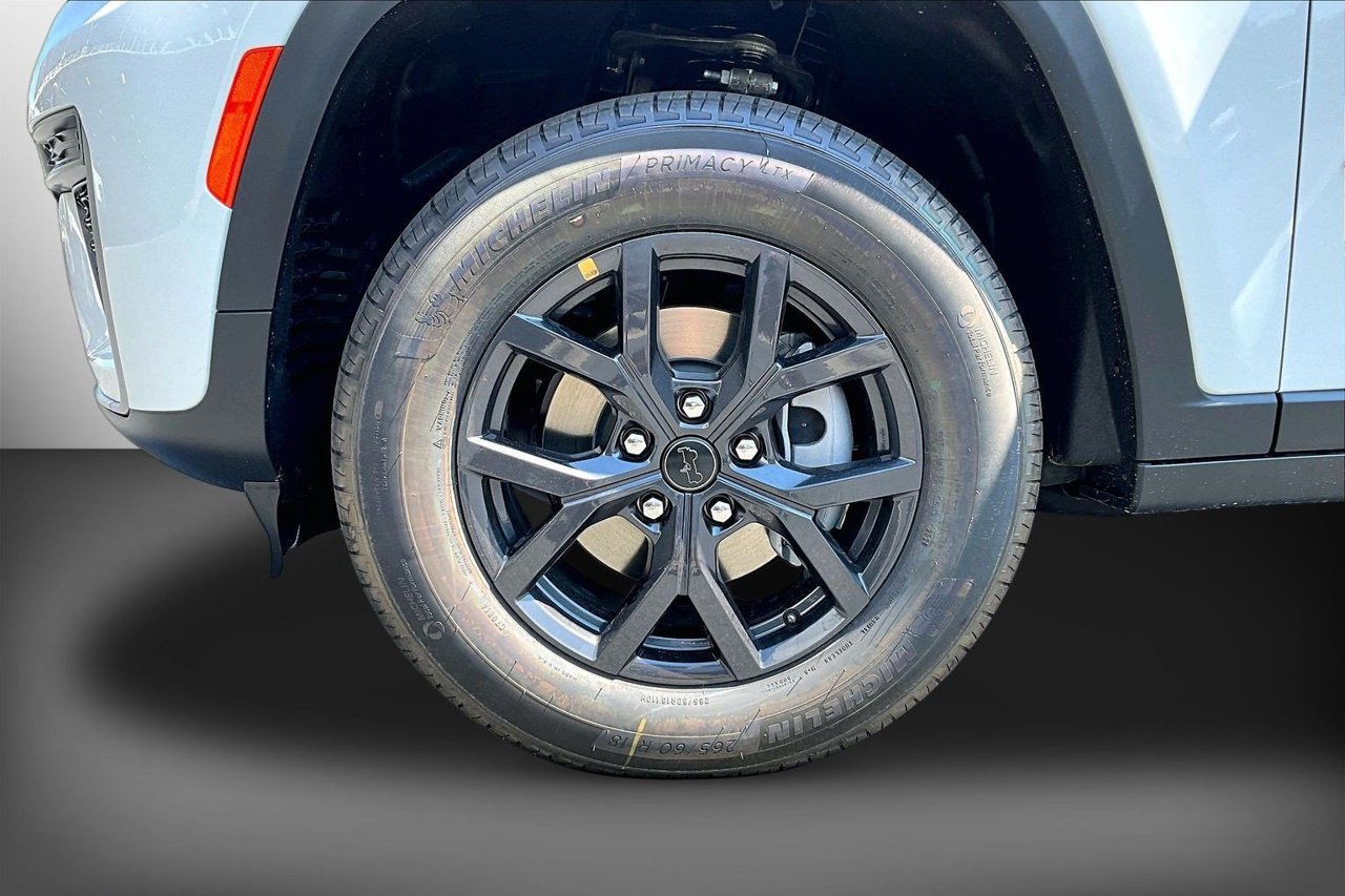 New 2027 Jeep Grand Cherokee Altitude AWD/4WD image 32