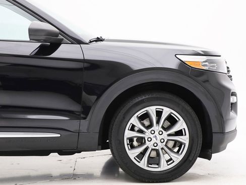 Used 2022 Ford Explorer XLT w/ Equipment Group 202A image 4