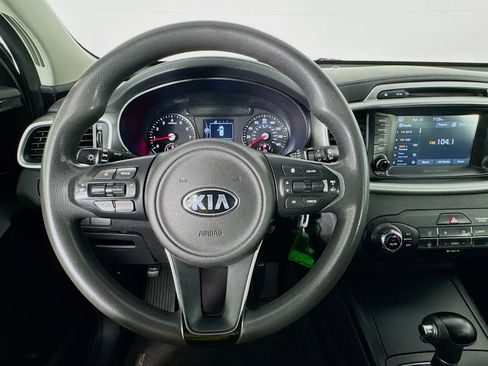 Used 2018 Kia Sorento LX image 11