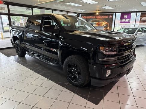 Used 2018 Chevrolet Silverado 1500 LTZ Z71 w/ LTZ Plus Package AWD/4WD image 4