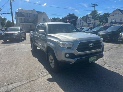 Used 2017 Toyota Tacoma SR5 w/ Tow Package AWD/4WD image 5