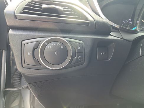 Used 2020 Ford Fusion Energi Titanium FWD image 19