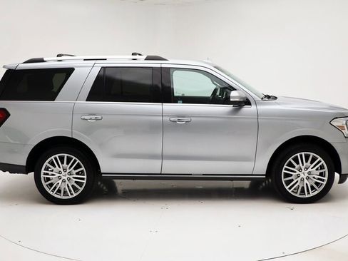 Used 2024 Ford Expedition Limited image 3
