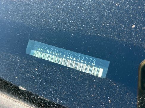 Used 2025 Kia Sportage EX FWD image 12