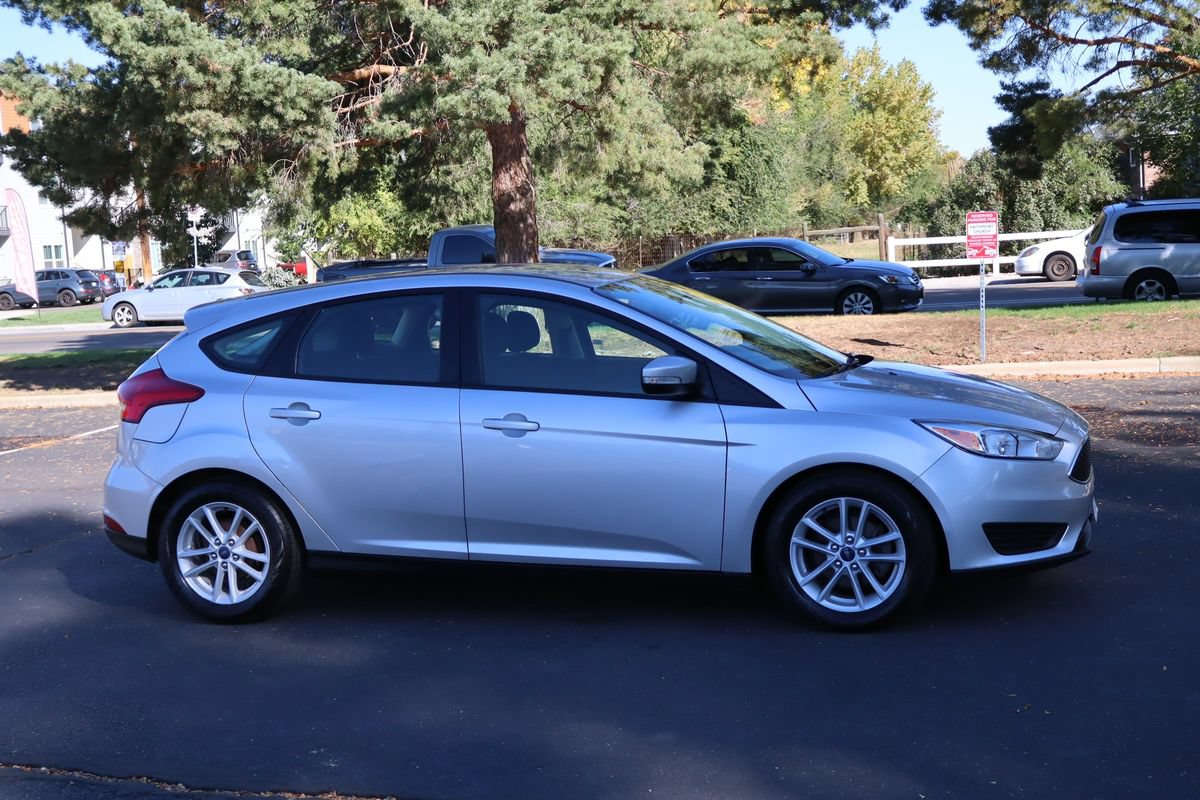 Used 2018 Ford Focus SE w/ Cold Weather Package FWD image 2