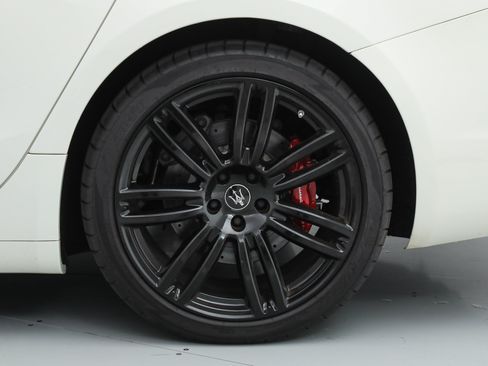 Certified 2023 Maserati Ghibli Modena RWD image 20