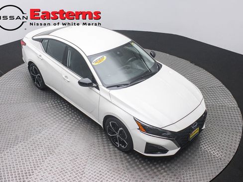 Used 2025 Nissan Altima 2.5 SR FWD image 3