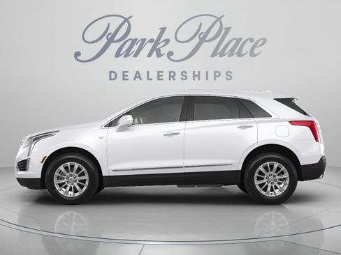 Used 2017 Cadillac XT5 Luxury FWD image 2