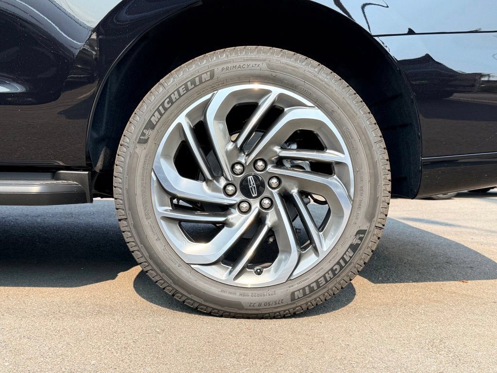 New 2027 Lincoln Navigator Premiere AWD/4WD image 35