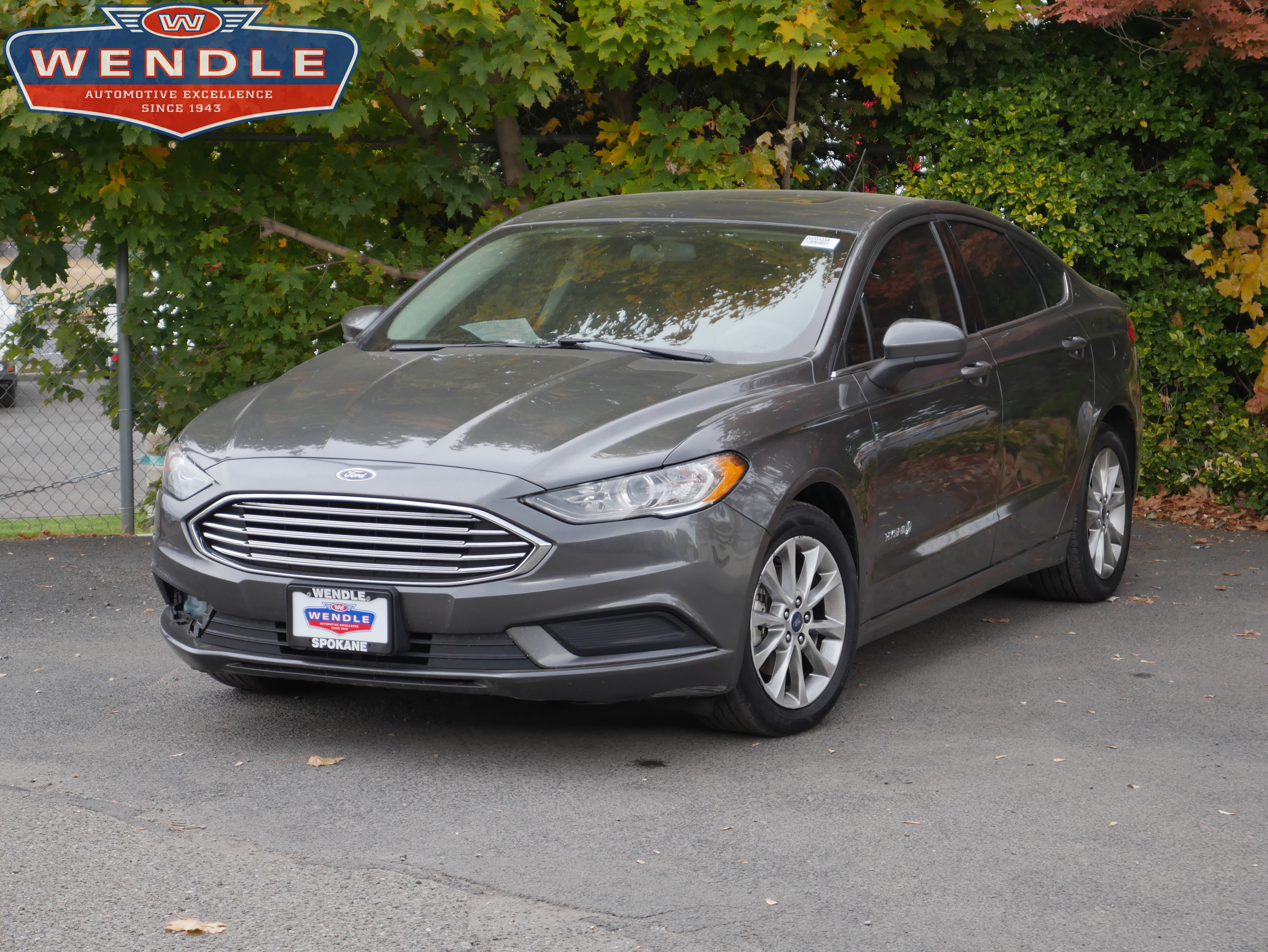 Used 2017 Ford Fusion SE FWD image 1