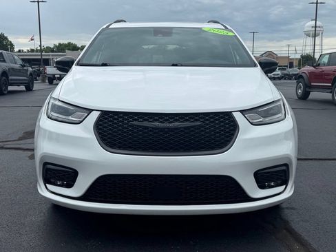 Used 2025 Chrysler Pacifica Limited FWD image 33