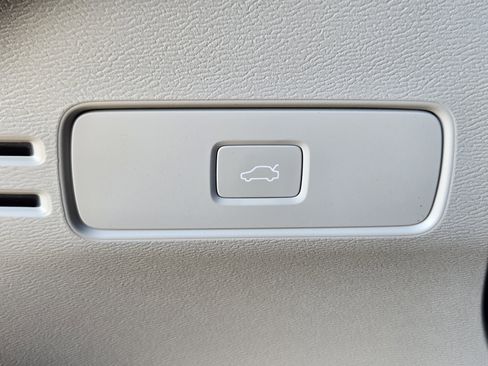 New 2026 Volvo XC40 B5 Ultra w/ Protection Package Premier image 24