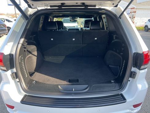 Used 2018 Jeep Grand Cherokee Altitude AWD/4WD image 12