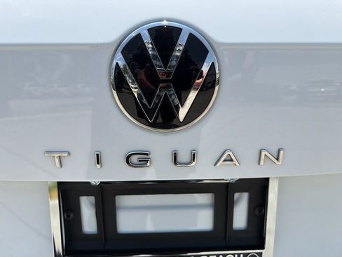 Used 2022 Volkswagen Tiguan SE FWD image 9