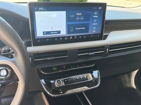 Used 2024 Lincoln Corsair Grand Touring AWD/4WD image 28