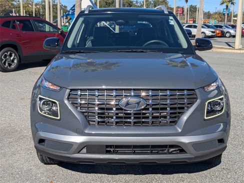 Used 2023 Hyundai Venue Limited image 8