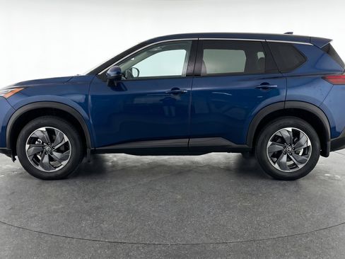 Used 2025 Nissan Rogue SV FWD image 5