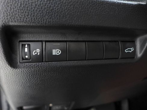 Used 2021 Toyota RAV4 XLE w/ Convenience Package FWD image 18