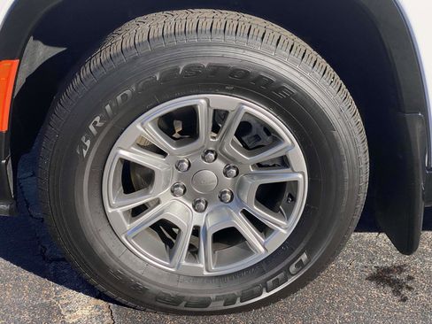 Certified 2024 Jeep Wagoneer 4DR 4WD w/ Convenience Group I image 11