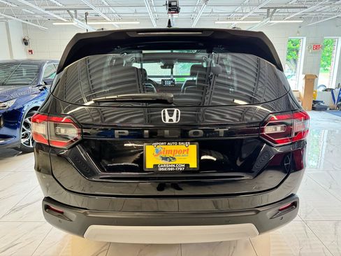 Used 2023 Honda Pilot Elite image 6
