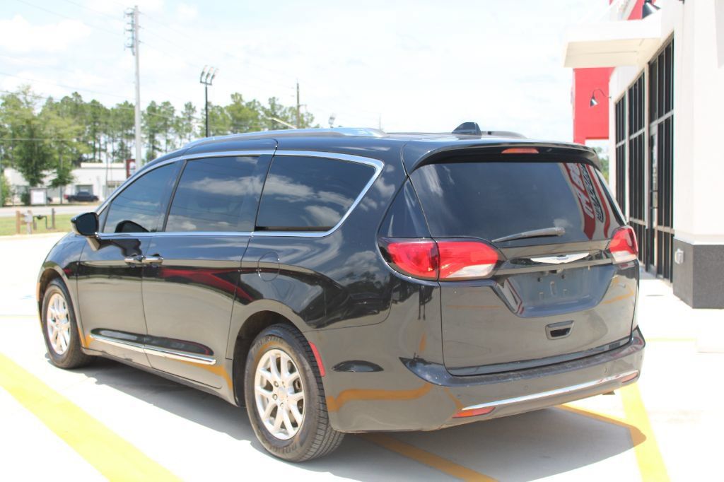 Used 2019 Chrysler Pacifica Touring-L FWD image 5