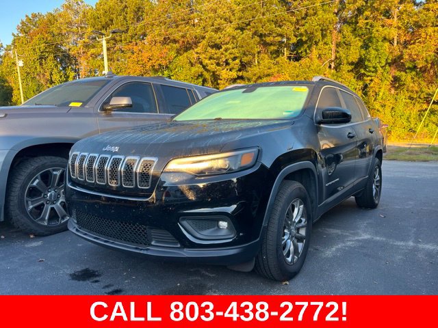 Used 2019 Jeep Cherokee Latitude Plus w/ Cold Weather Group AWD/4WD image 2