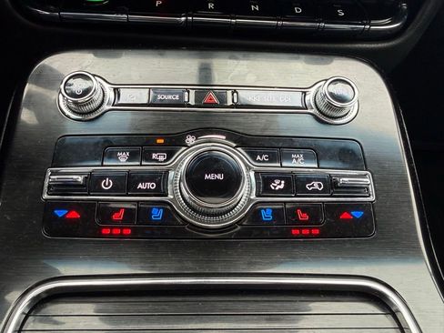 Used 2022 Lincoln Nautilus Reserve w/ Monochromatic Package image 18