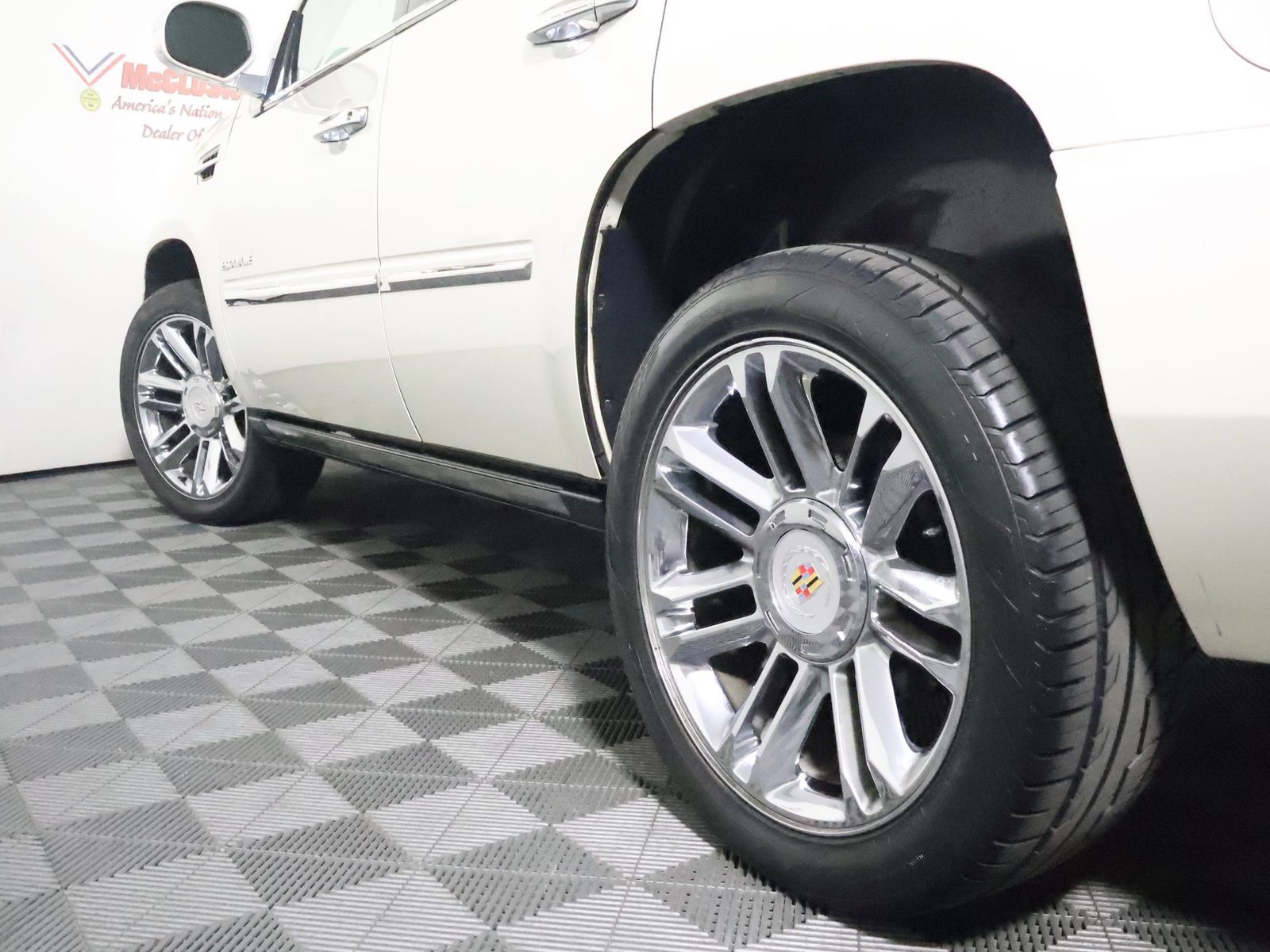 Used 2014 Cadillac Escalade Platinum AWD/4WD image 12