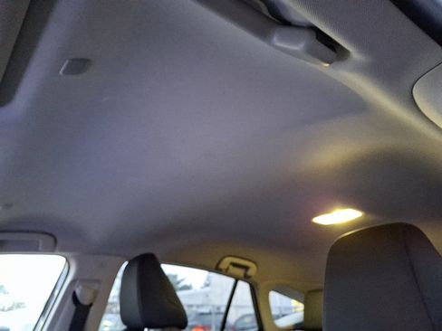 Used 2023 Toyota Venza LE image 21