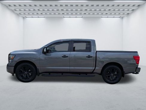 Used 2024 Nissan Titan SV w/ SV Convenience Package RWD image 7