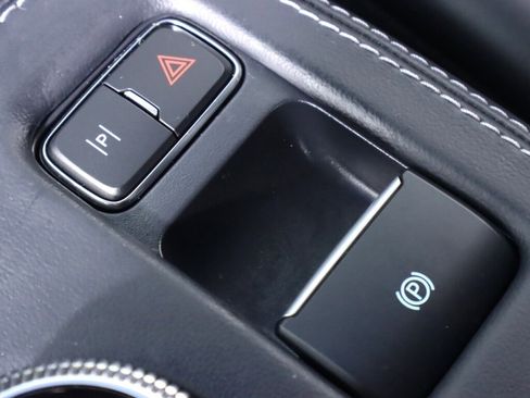 Used 2022 Ford Mustang Mach-E Select image 25