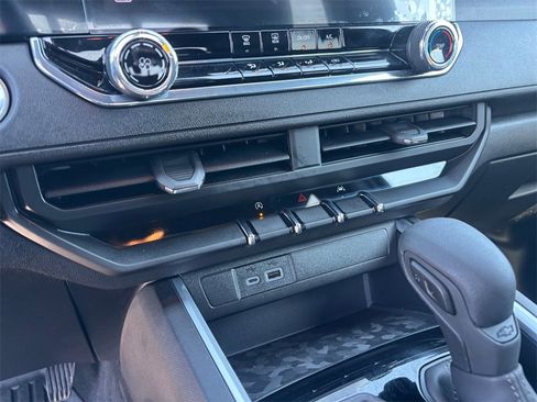 Used 2024 Chevrolet Colorado W/T w/ Technology Package image 20