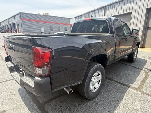 Used 2021 Toyota Tacoma SR AWD/4WD image 4