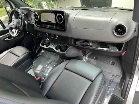 Used 2023 Mercedes-Benz Sprinter 2500 image 5