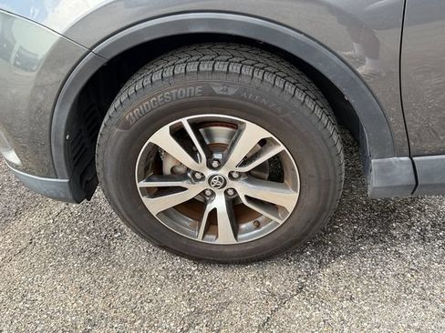 Used 2018 Toyota RAV4 XLE FWD image 6