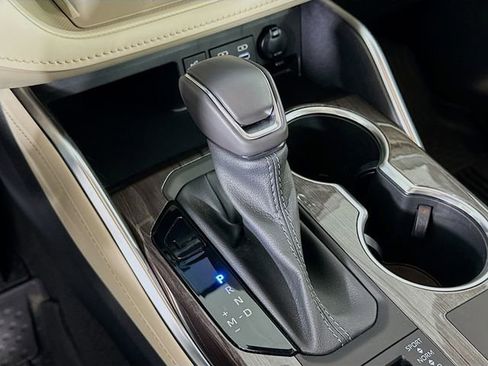 Used 2023 Toyota Highlander Limited image 15