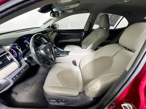 Used 2018 Toyota Camry SE image 14