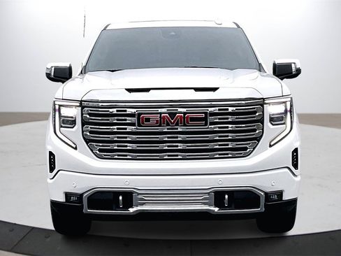 Used 2025 GMC Sierra 1500 Denali image 3