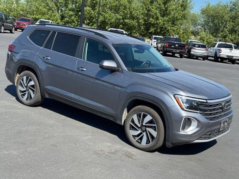 Used 2024 Volkswagen Atlas SE AWD/4WD image 9