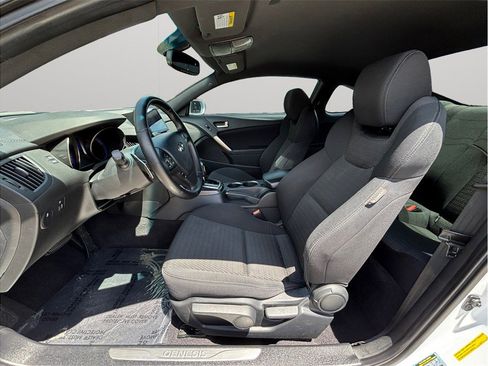 Used 2016 Hyundai Genesis 3.8 RWD image 2