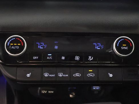 Used 2023 Hyundai Elantra Blue w/ Winter Weather Package image 42