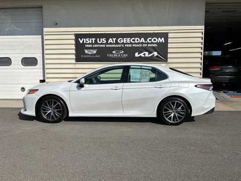 Used 2024 Toyota Camry XLE w/ Cold Weather Package image 7