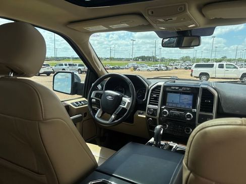 Used 2017 Ford F150 Lariat w/ Equipment Group 502A Luxury AWD/4WD image 30