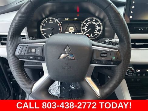 Used 2025 Mitsubishi Outlander SE AWD/4WD image 17