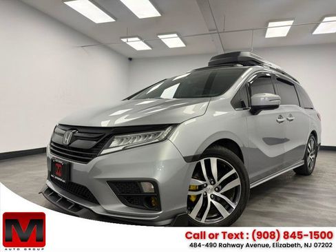 Used 2018 Honda Odyssey Touring image 1