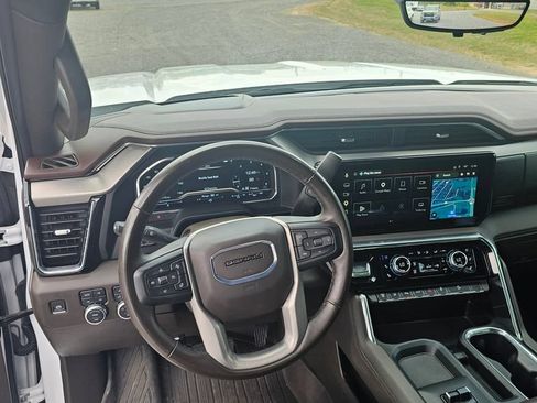 Used 2024 GMC Sierra 2500 Denali w/ Denali Reserve Package AWD/4WD image 9
